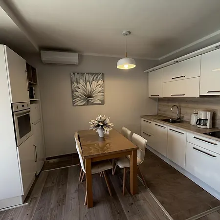 House Meri شقة